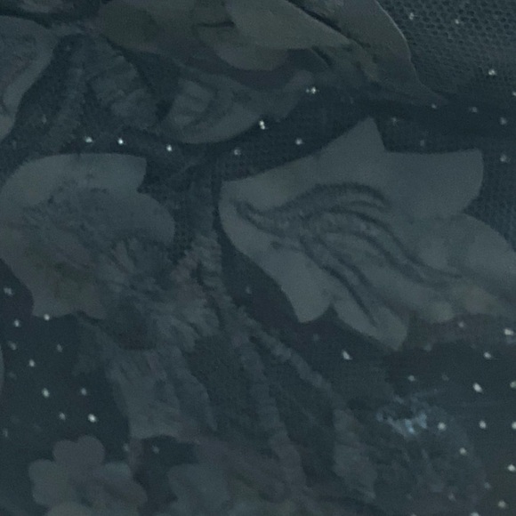 Elegant Black Floral Textured Dress size 4 - Picture 7 of 8